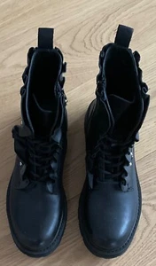 CULT: SUPER BOOTIES, STIEFELETTEN , DESIGNERSTIEFEL, NIETEN, SCHWARZ, GR.40 - Bild 1 von 6