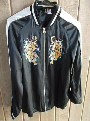 Chaqueta cortavientos DIVIDED H&M negra bordada Tigres cremallera frontal talla 4  Foto 1 de 4