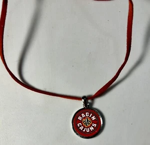 Collar Louisiana Lafayette Ragin Cajuns Dije Redondo Licencia NCAA - Imagen 1 de 2