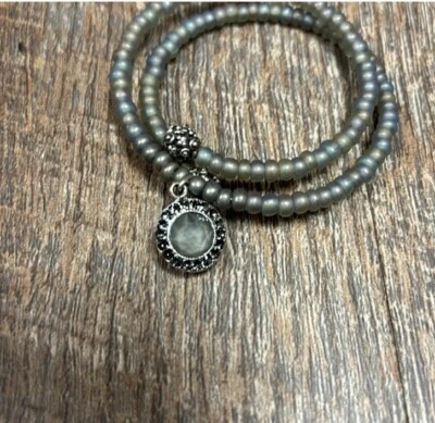 Pulsera envolvente gris con piedras brillantes grises excelente estado Foto 1 de 4
