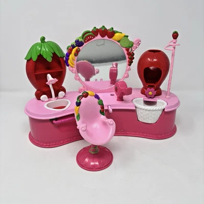 Strawberry Shortcake 2006 Fruity Beauty Salon Playset Incomplete Set - Image 1 of 4