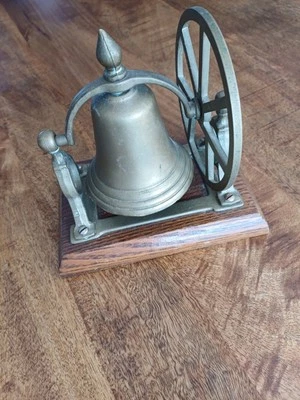 Ancienne Cloche  Bronze  Laiton Table BUREAU Art Populaire Roue - Photo 1/4