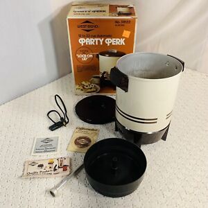Vintage West Bend Party Perk Automatic Coffee Maker No. 58122 ALMOND 12-22 Cups
