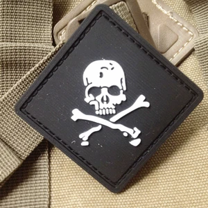 BLACK DEATH SKULL PIRATE FLAG Patches 3D PVC HOOK LOOP PATCH BADGE - Picture 1 of 6