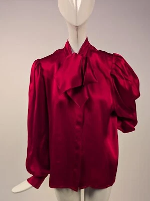 BLUSA FRANCESA VINTAGE AÑOS 80 SEDA ROJA SATINADA MANGA ABULLONADA CON ESCOTE LAZO EN EL COÑO Foto 1 de 4
