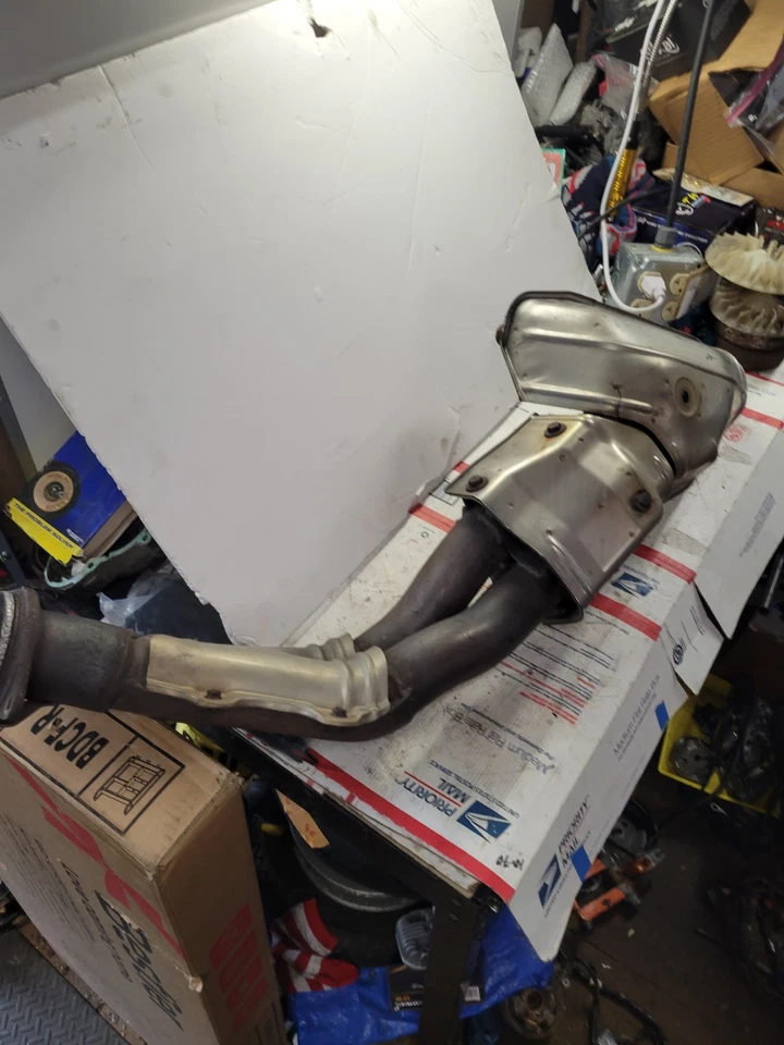 Оригинальный коллектор выпускного коллектора для Honda S2000 S2K AP2 2004-2009 годов выпуска 69 000 миль - Изображение 1 из 4