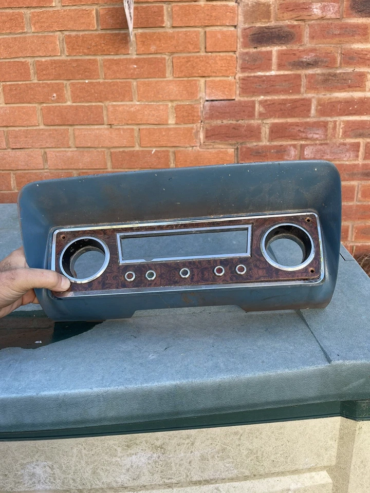 Ford Zodiac Mk3 1962-1966 - tablero de instrumentos facial y envolvente Foto 1 de 1