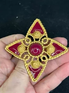 Maltese Cross Rope Look Dusty Red Enamel MONET Vintage Gold Brooch M-6204 RARE - Picture 1 of 3