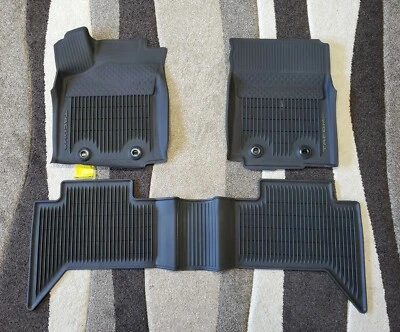 Tapetes TOYOTA TACOMA D-CAB All Weather 2018-2023 OEM edição de letras pretas  - Imagem 1 de 4