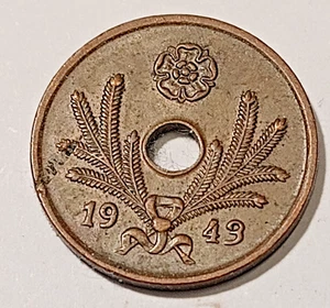 *Finland * 10  penni * 1943  *(with hole)  * Copper *Condition 1+ * - Picture 1 of 2