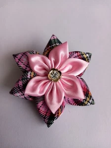 HANDCRAFTED PINK TARTAN FABRIC BROOCH. PINK INNER FLOWER. SPARKLY CENTRE. 8cm - Picture 1 of 5