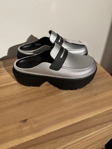 NUEVO Mocasín Crocs Stomp Plateado Metálico Negro Plataformas Mujer EE. UU. 9 NUEVO CON ETIQUETAS - Imagen 1 de 6