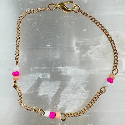 Armkette Damen Mädchen Goldfarben mit rosa pink & weißen Perlen 18 cm Armband - Bild 1 von 2