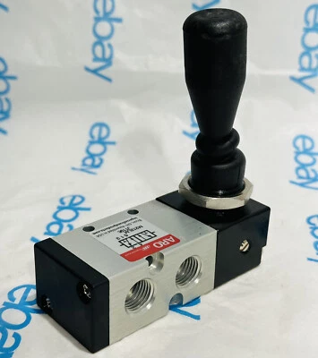 ARO/Ingersoll-Rand 1/4" Inlet 4-Way 2-Position Lever Actuator/Manual Return A... - Image 1 of 3