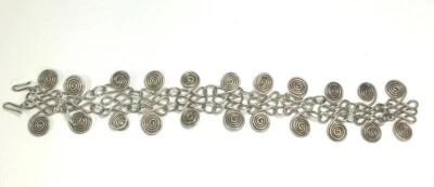 Pulsera hecha a mano de níquel/plateado ornamentada hecha a mano Foto 1 de 4