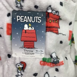 Peanuts Snoopy Plush Holiday Throw Blanket Peanuts Christmas Super Soft 50x70New - Picture 1 of 6