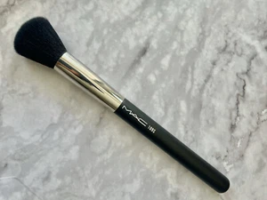 MAC Cosmetics 109S Small Contour Brush RRP66 - Picture 1 of 4
