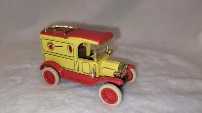 Vintage Ertl Replica Ford 1913 Model T Truck Diecast Shop Rite Supermarket - Image 1 of 4
