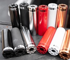 2 x SHADOW CONSPIRACY LITTLE ONES BMX PEGS 4" SCHWARZ KUPFER WEISS ROT CHROM NEU - Bild 1 von 21