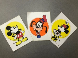 VINTAGE 70er WALT DISNEY WORLD PRODUCTIONS MICKEY GOOFY 4" AUFKLEBER POSTEN VON 3 - Bild 1 von 2