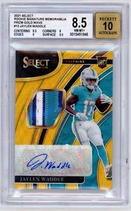 2021 Panini Select Jaylen Waddle Rookie Signature Memorabilia Gold Wave BGS 8.5 - Foto 1 di 2