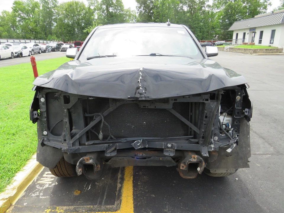 Puerta delantera derecha 15 16 17 18 19 20 CHEVY/GMC SUBURBAN SERIE 1500 Foto 1 de 4