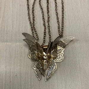 GOLD FILIGREE BUTTERFLY PENDANT  - Picture 1 of 3
