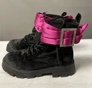 Betsey Johnson Dozer Black Ankle Boots Bootie Size 9 Lug Sole - Picture 1 of 9