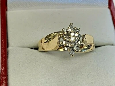10K YELLOW GOLD ESTATE  DIAMOND LADIES  CLUSTER  RING OXXX - Image 1 of 4