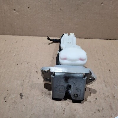 Actuador de cierre de escotilla trasera Suzuki SX4 2007-2013 82510-80J00 OEM ENVÍO GRATUITO Foto 1 de 4