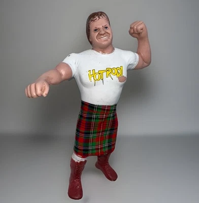 Figura de colección Rowdy Roddy Piper 1984 superestrellas de lucha libre WWF con falda escocesa Foto 1 de 4