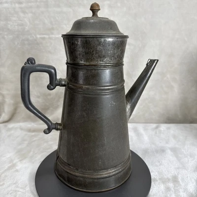 Antigua cafetera americana de peltre con piezas extraíbles y fondo de cobre Foto 1 de 4