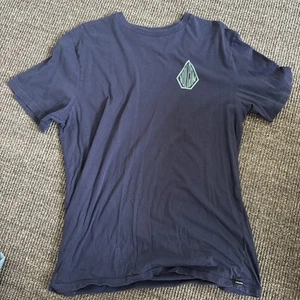 VOLCOM STONE GRAPHIC T-SHIRT ( MENS XL ) PREOWNED Navy Blue Surf Shirt - Picture 1 of 3