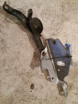 2004 SUBURBAN 1500 ПРАВЫЙ КАПОТ ПЕТЛЯ 526263 - Изображение 1 из 4