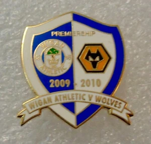 2009/10 PREMIER LEAGUE EMAILLE ABZEICHEN - Wigan Athletic v Wolverhampton - v2 - Bild 1 von 3