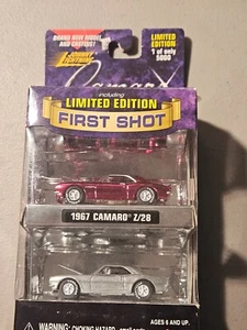 Camaro Z28 1967 Johnny Lightning First Shot paquete de 2 rosa y Zamac 1/5000 1999 - Imagen 1 de 8