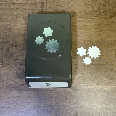 Stampin’ Up! Boho Blossoms Paper Punch #119858 Locking Flat - Image 1 of 4