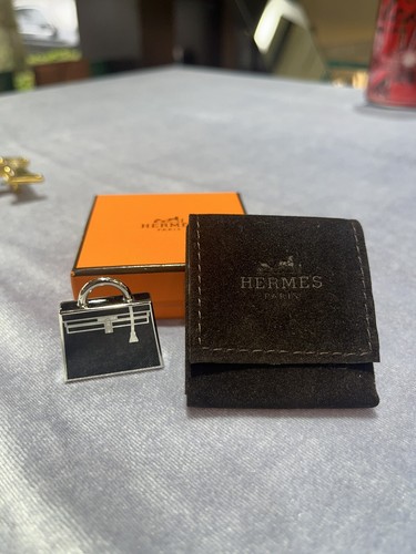 HERMÈS HERMES Curiosite Kelly borsa ciondolo fascino metallo argento e nero