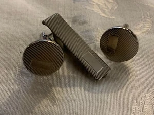CUFF LINKS & TIE CLIP SILVER COLOR COOL DESIGN VINTAGE SET 1/2" & 1 1/2" in si - Picture 1 of 10