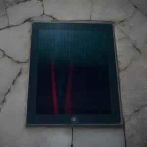 Apple iPad 4th Gen MD510B/A 16GB WiFi 9.7 Silver Black A1458 Grade A Condition - Picture 1 of 8