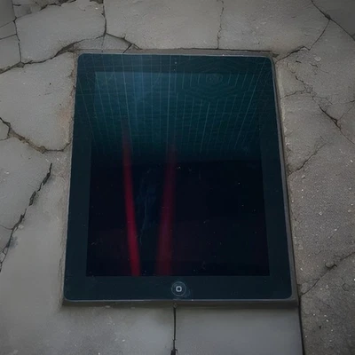 Apple iPad 4th Gen MD510B/A 16GB WiFi 9.7 Silver Black A1458 Grade A Condition - Image 1 of 4