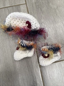 Crochet Baby Hat and Booties 0-6 months NEW HANDMADE/b7 - Picture 1 of 7
