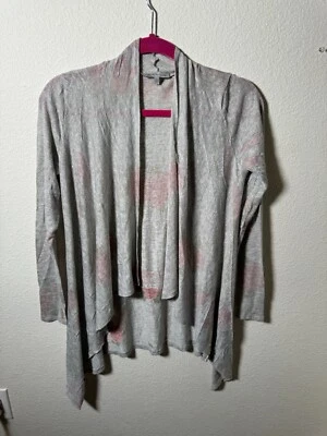 Cárdigan Charlotte Russe Waterfall frente abierto gris rosa ligero para mujer pequeño Foto 1 de 4