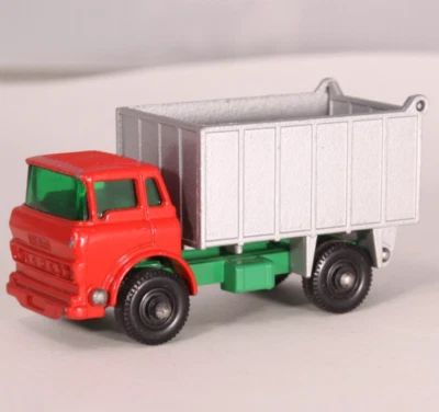 MATCHBOX GMC TIPPER TRUCK No 26 VINTAGE 1968 TO 1969 LESNEY ENGLAND DUMP TRUCK - Image 1 of 4