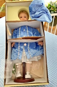 ELITE DOLLS Porzellanpuppe FINI Florchinger Designer limitierte Auflage 23 Zoll NEU KOSTENLOSER VERSAND - Bild 1 von 2