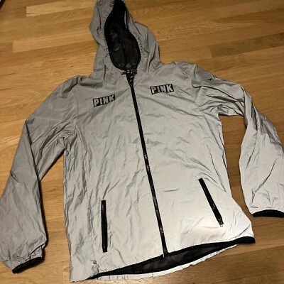 Chaqueta cortavientos reflectante Victoria's Secret ROSA edición limitada 002 con capucha XS/S Foto 1 de 4