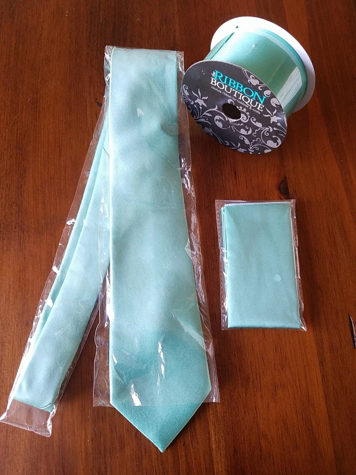 Corbata y cuadrado de bolsillo azul espuma de mar y cinta facial Dbl a juego como nueva Foto 1 de 4