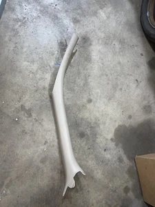 2000 TOYOTA CAMRY FRONT PASSENGER A PILLAR 62210AA021A - Picture 1 of 3