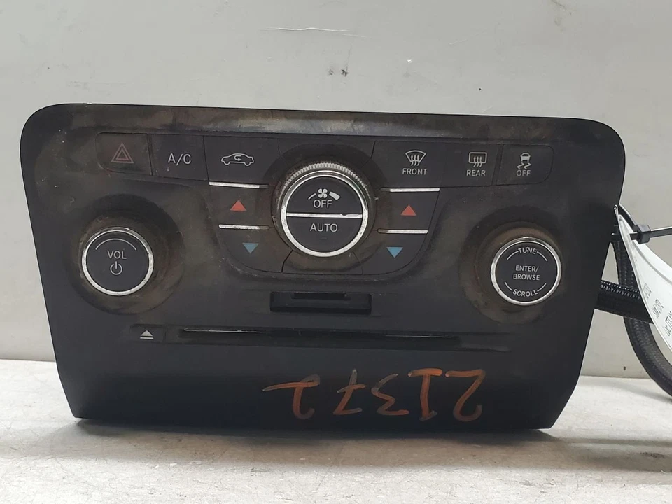 Dodge Charger 2013 equipo de audio receptor de radio radio OEM  Foto 1 de 4