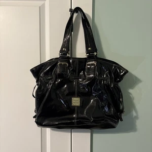 Vintage Dooney & Bourke große schwarze Lack Chiara Tasche Y2K Mcbling tolle Form - Bild 1 von 12